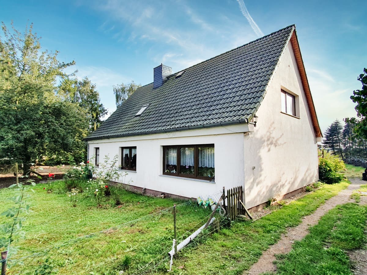 Ländlicher Bauernhof mit großem Grundstück und Scheune – ideal für Tierhaltung oder Selbstversorger