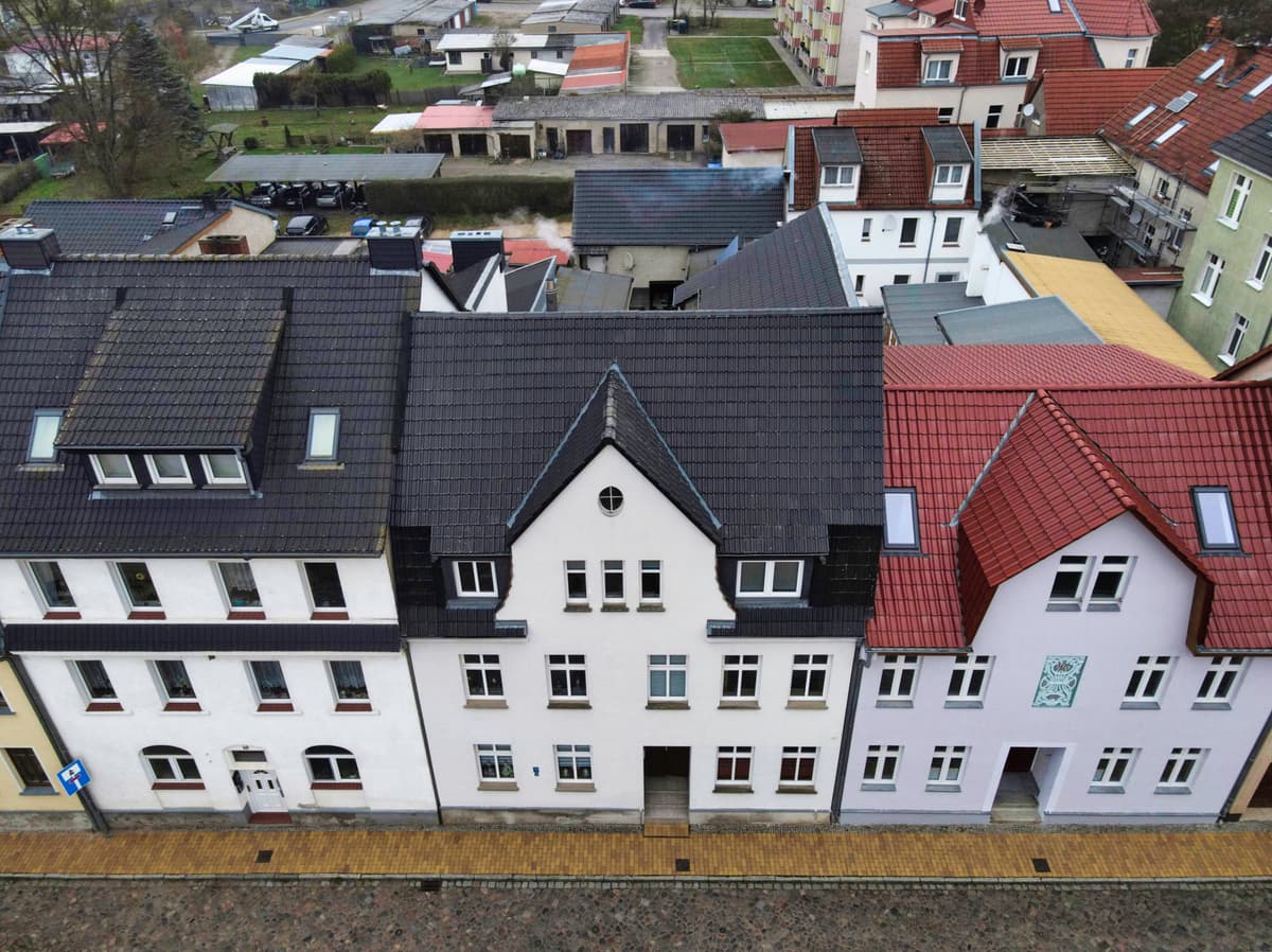 Voll vermietet - gepflegtes Mehrfamilienhaus in Neustrelitz mit 8 WE