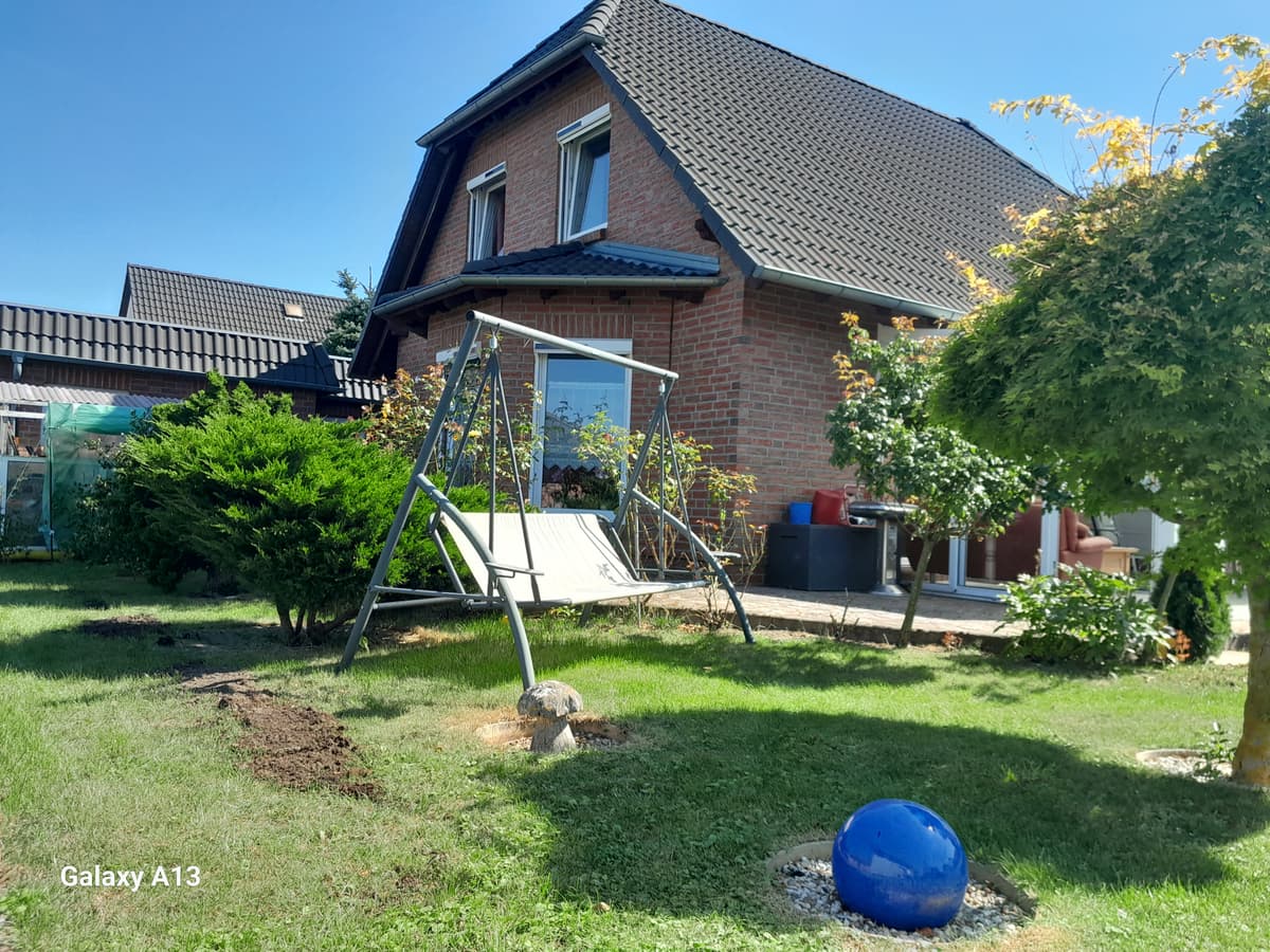 „Ihr gepflegtes Wohlfühlhaus am Stadtrand – mit Garage & Sommergarten“